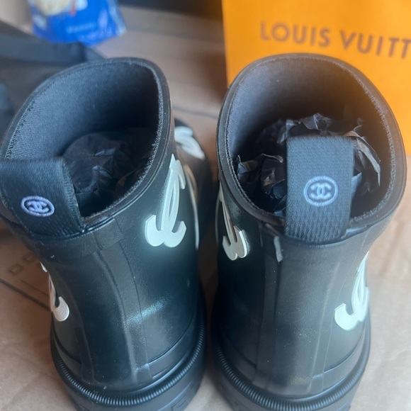 Chanel Rain Boots 2023 - Picture 2 of 3